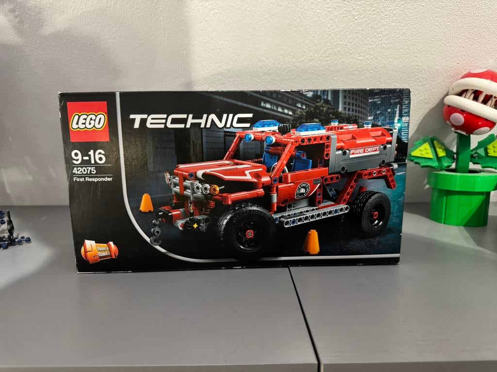 LEGO TECHNIC - First Responder 42075, Ophalen of Verzenden, Zo goed als nieuw