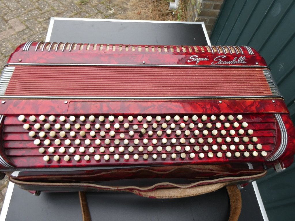 Accordion, Gebruikt, Met riemen, Knopaccordeon, 120-bas