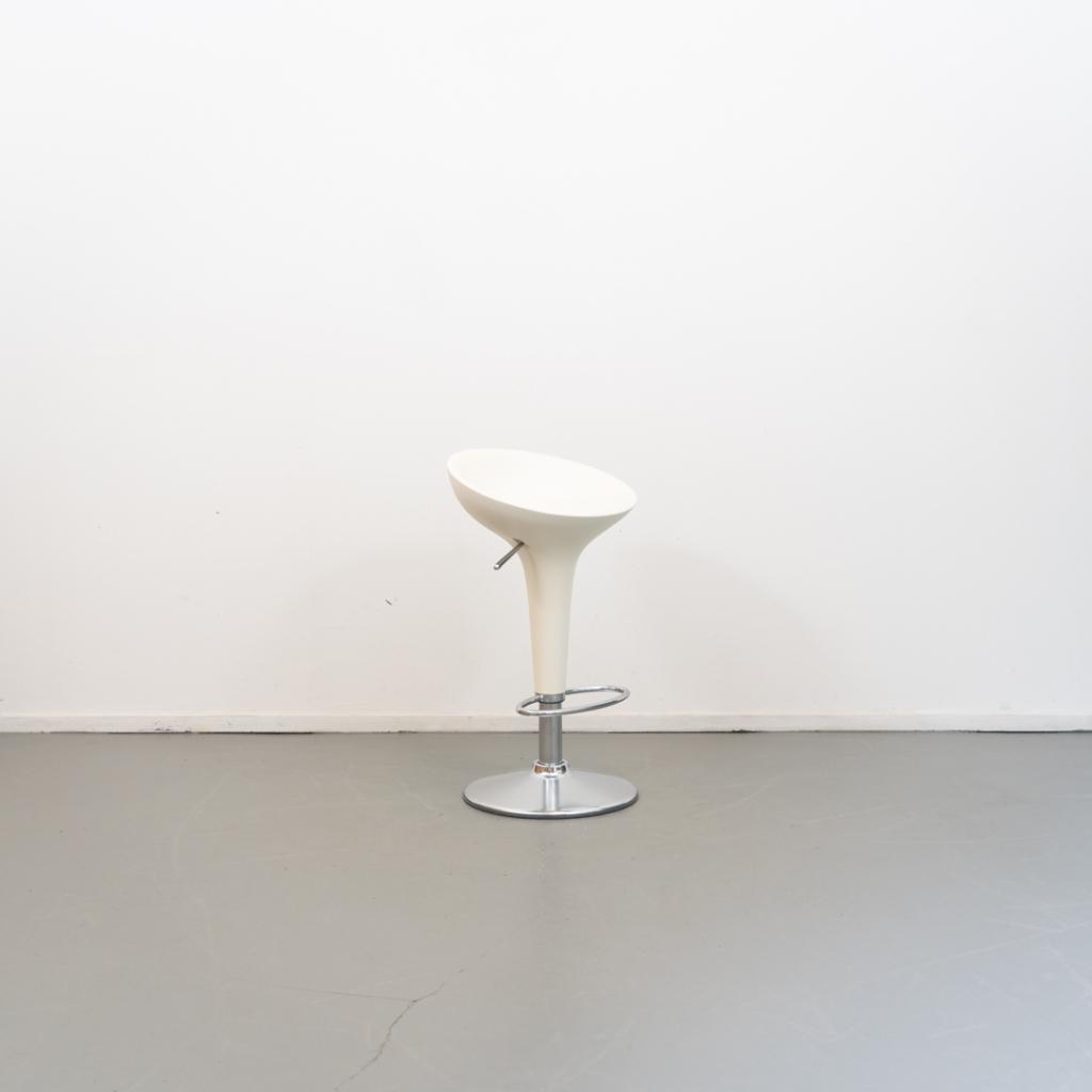 50x Magis Bombo kruk wit / aluminium, Huis en Inrichting, Barkrukken, Zo goed als nieuw, Kunststof