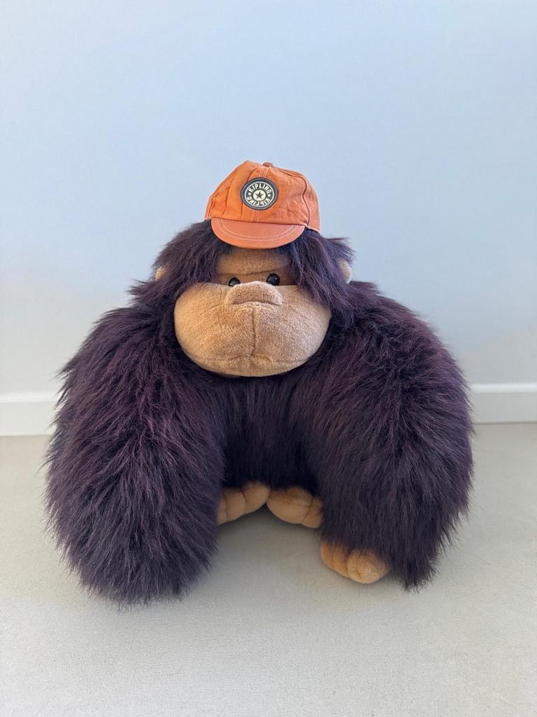 Grote Kipling Gorilla Knuffel met Pet - Zo Goed als Nieuw, Ophalen, Overige merken, Overige karakters, Zo goed als nieuw