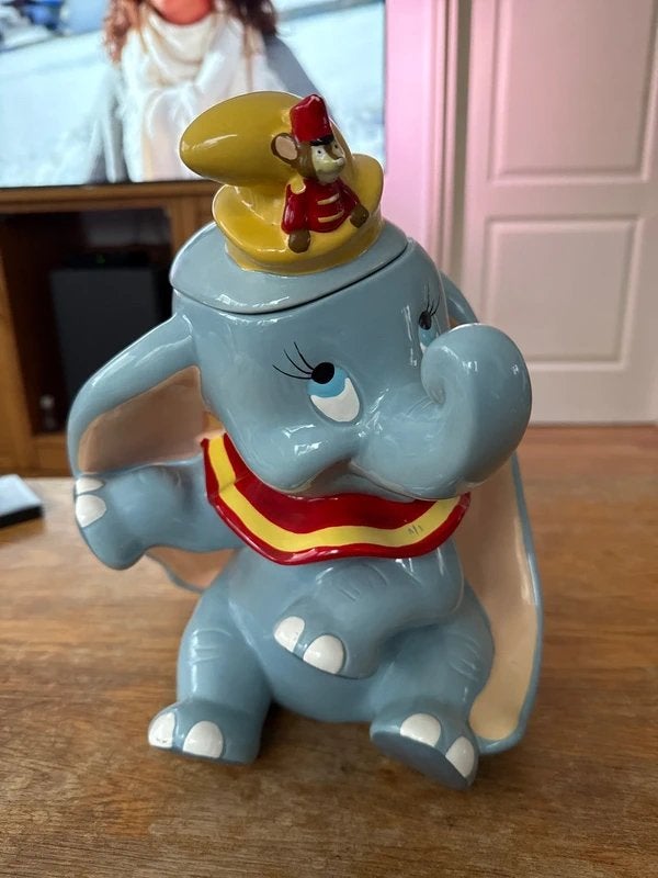 Prachtige vintage Disney Dumbo koekjespot, Verzamelen, Ophalen of Verzenden, Bambi of Dumbo, Gebruikt, Servies
