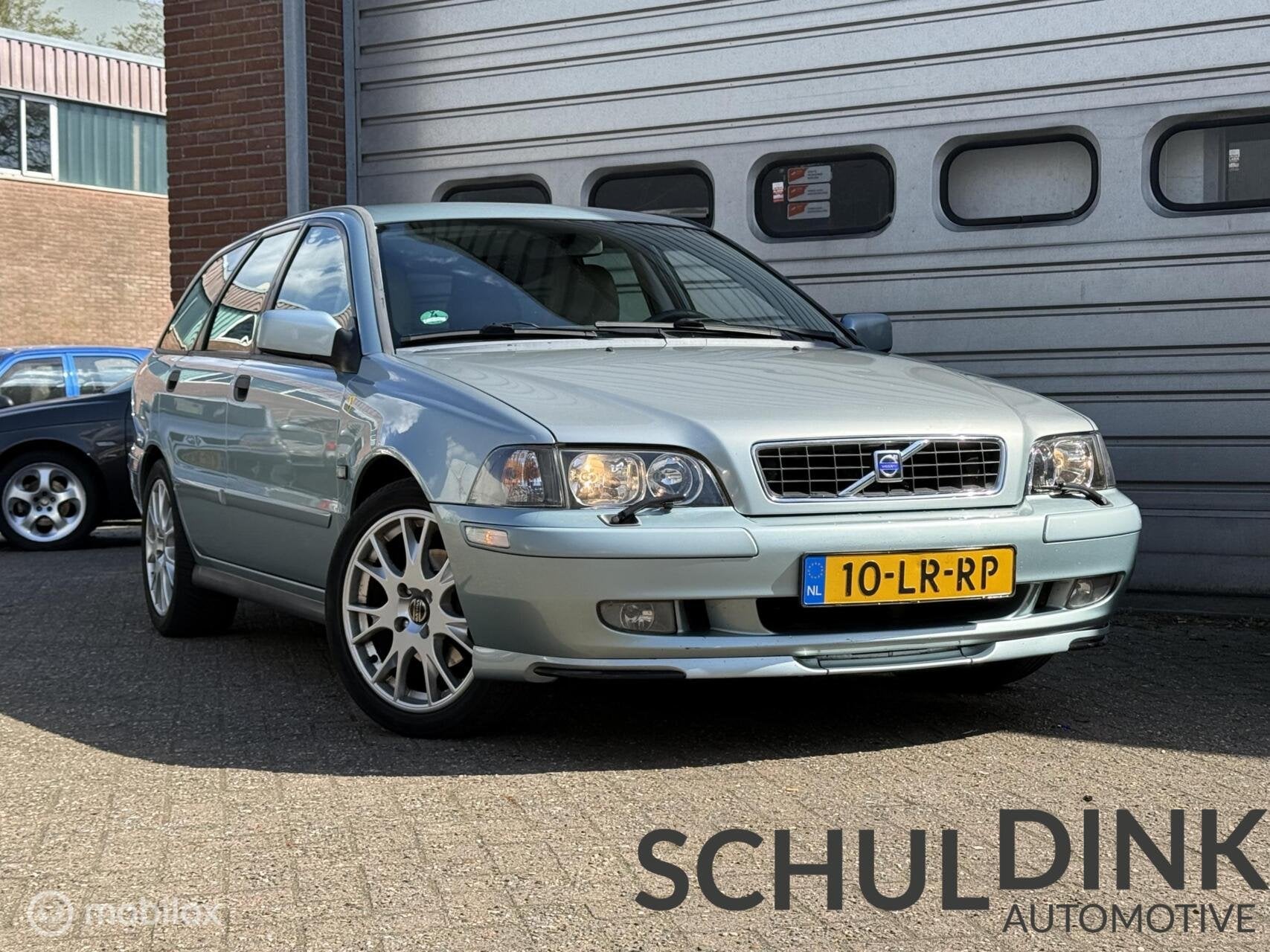 Volvo V40 1.8 Europa CRUISE CONTROLE|TREKHAAK|AIRCONDITIONIN, Voorwielaandrijving, Gebruikt, Lichtsensor, 4 cilinders