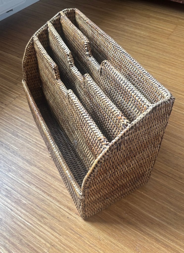 Vintage totan lectuurmand, Meerdere vakken, Natuurlijk materiaal, Lectuurbak, Zo goed als nieuw