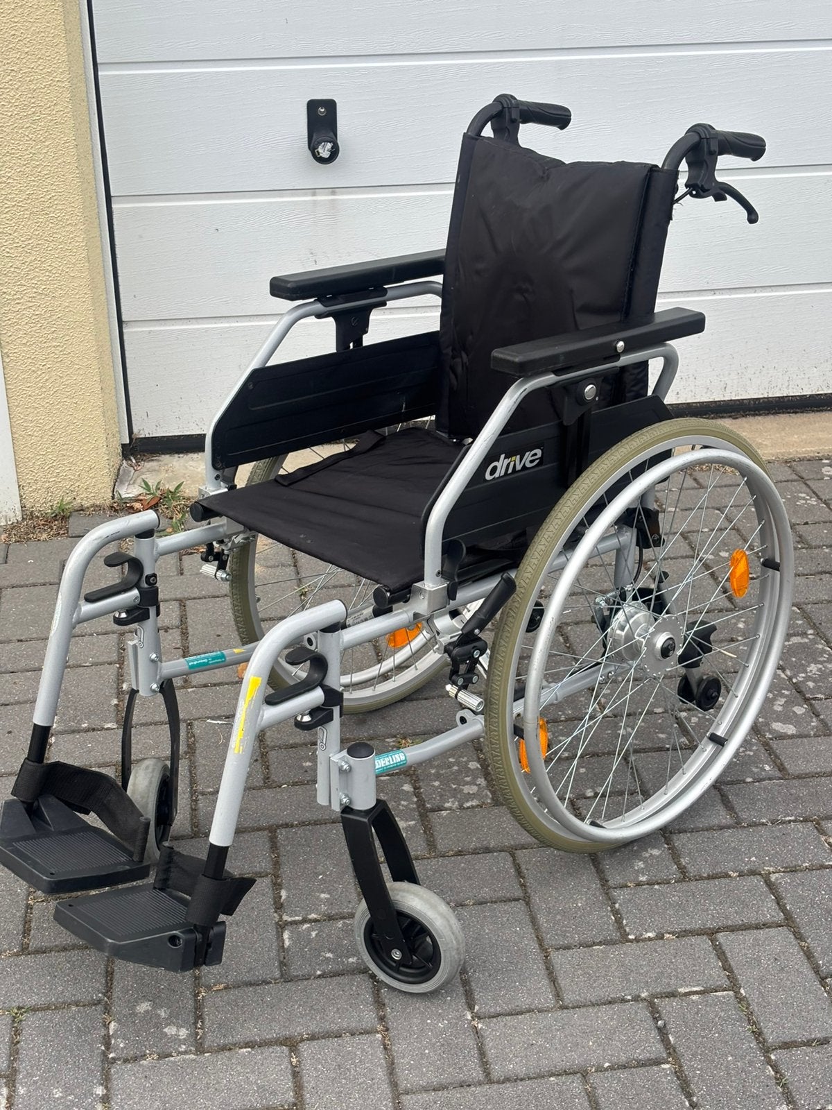 Mooie smalle inklapbare  (kinder)Rolstoel van Drive, Diversen, Rolstoelen, Duitsland, Zo goed als nieuw, Handbewogen rolstoel