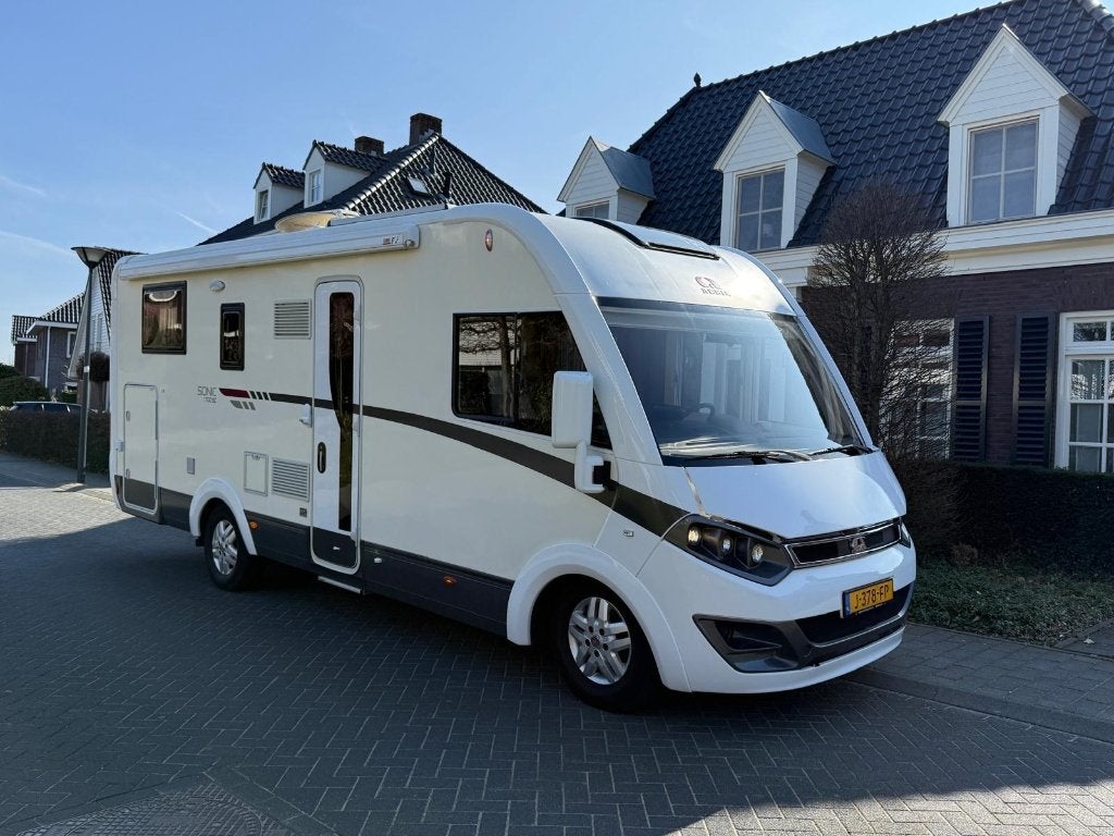 ADRIA SONIC i700 SC MET QUEENSBED ELEKTRISCH VERSTELBAAR, Fiat, 6 tot 7 meter, Adria, Afzuigkap