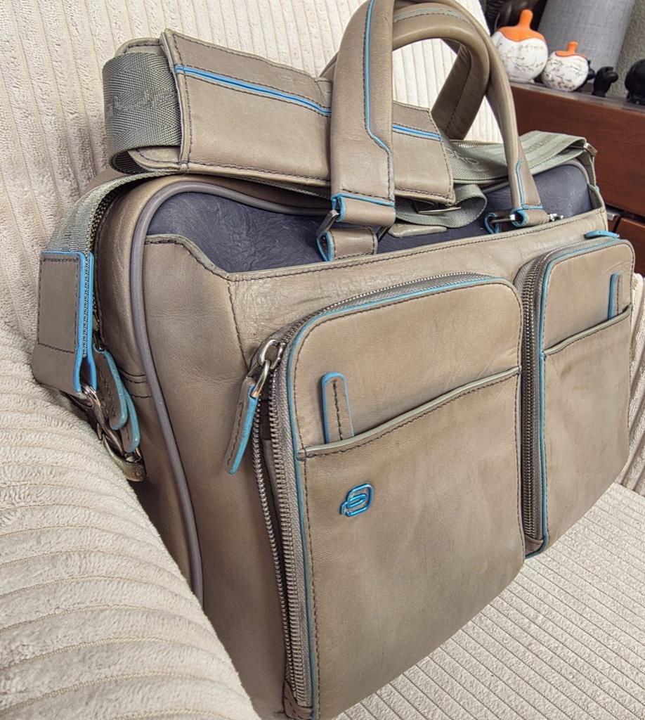 Piquadro laptop tas/bag 15” Blue square grey / beige, Computers en Software, Laptoptassen, Gebruikt, 15 inch, Verzenden, Grijs