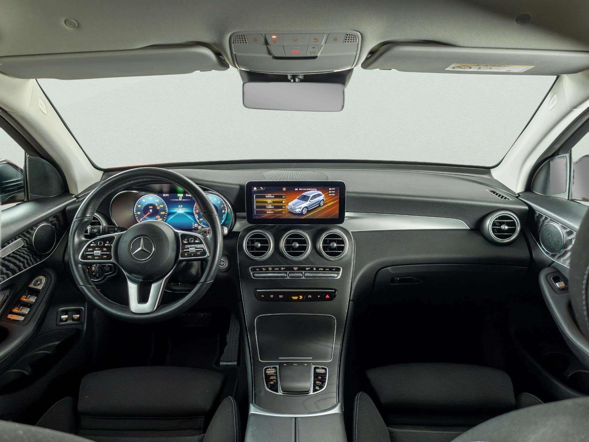 Mercedes-Benz GLC 300e 4MATIC | Trekhaak, Auto's, Mercedes-Benz, Automaat, 14 kWh, Gebruikt, 4 cilinders