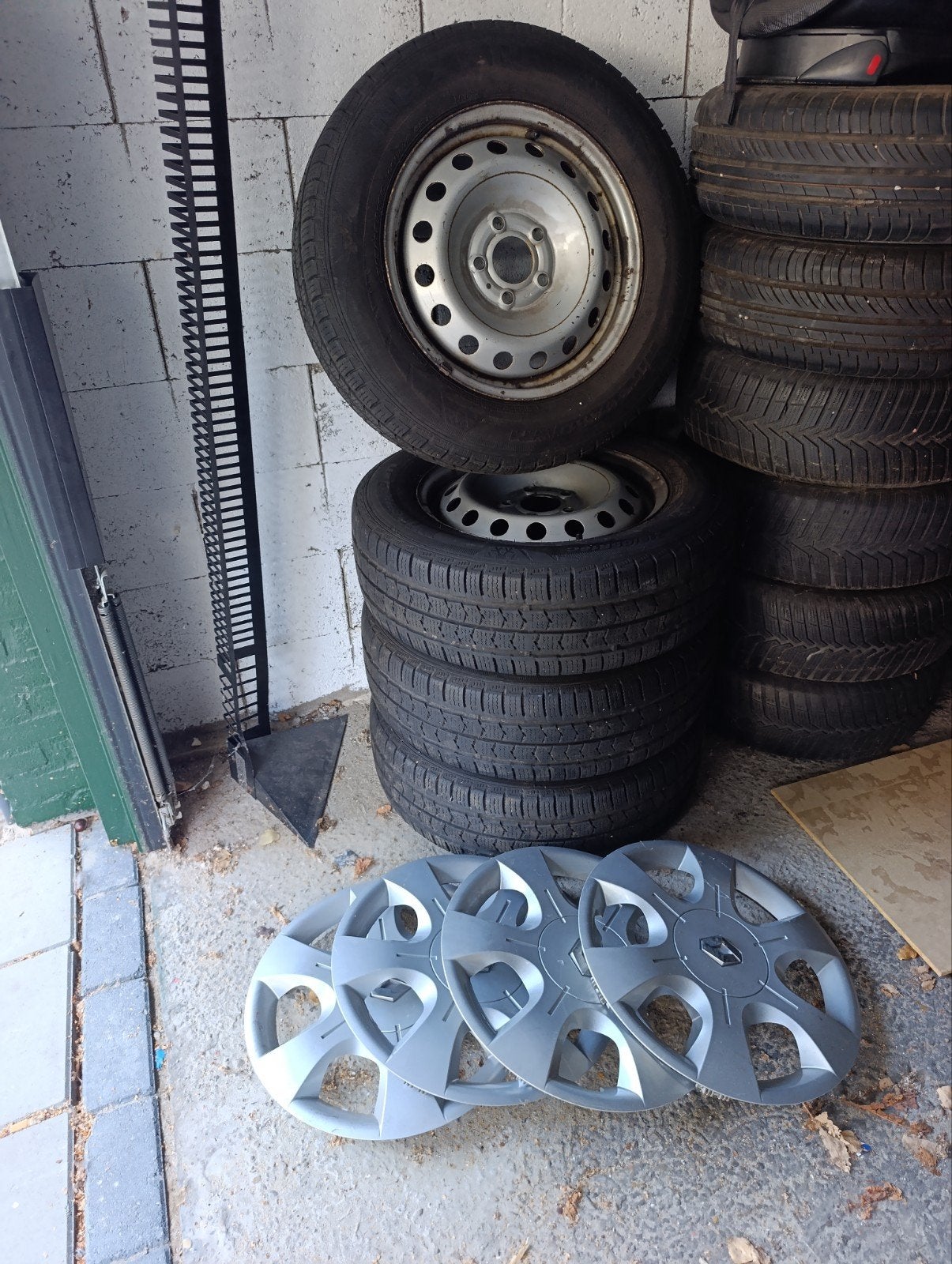 215 65 R16C Winterbanden met velgen Renault Trafic, Vivaro,, Ophalen, Gebruikt, Banden en Velgen, Overige maten