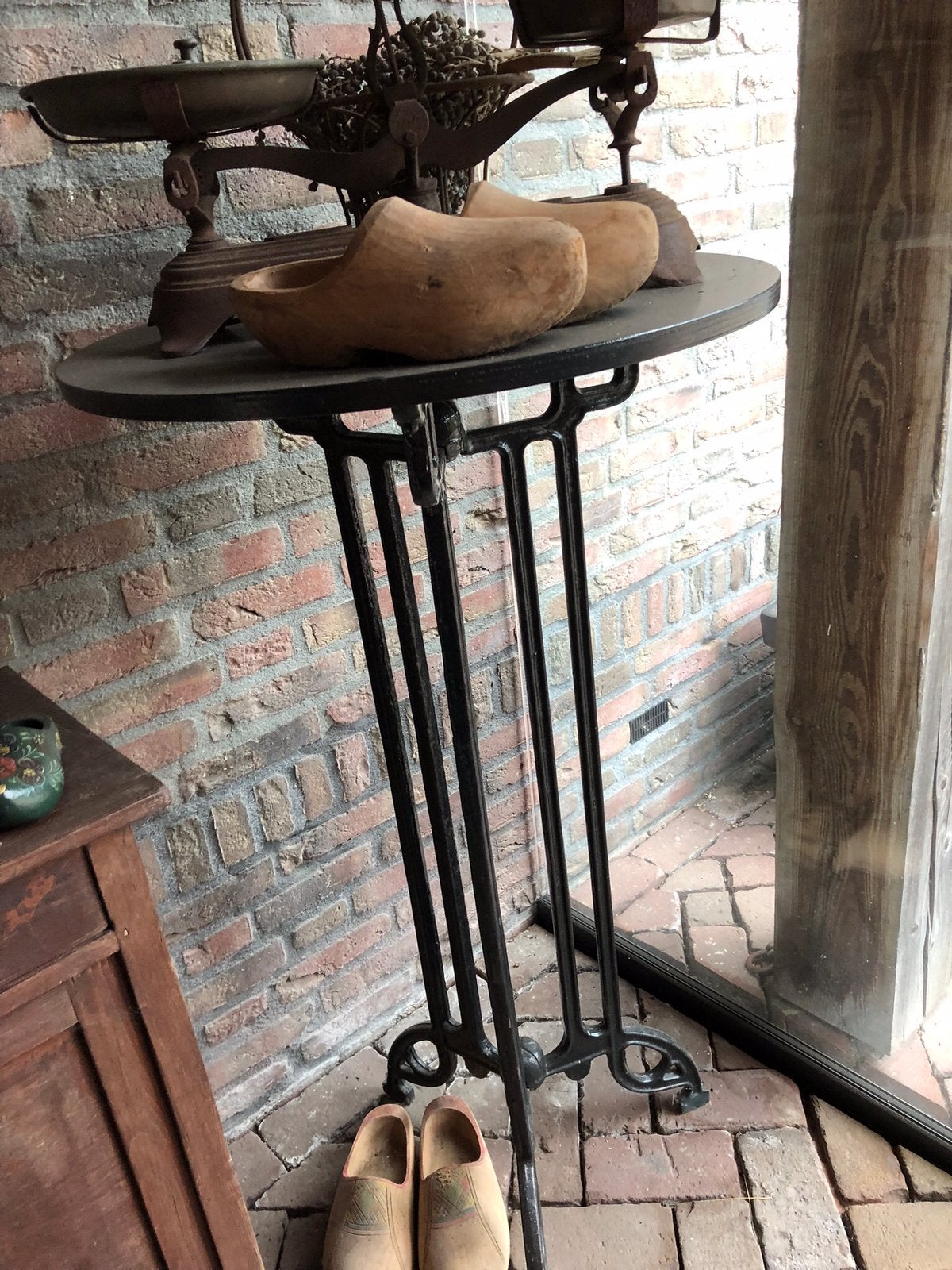 Sta tafel met gietijzer onderstel., Ophalen, Zo goed als nieuw