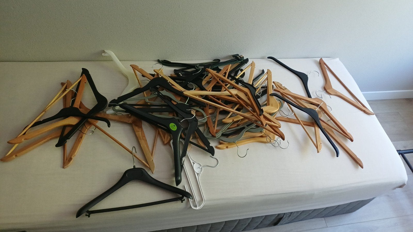 Gratis kledinghangers, Kleding | Dames, Ophalen, Gebruikt, Kunststof, Volwassenen