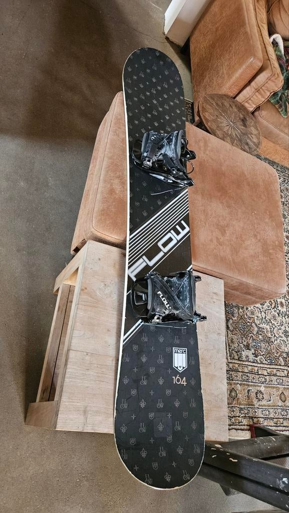 Flow snowboard 164 cm met bindingen en tas, Sport en Fitness, Snowboarden, Ophalen, Gebruikt, Board