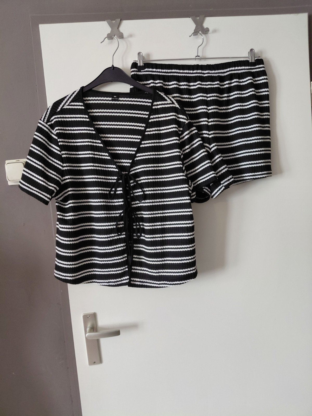 Zwart-wit gestreepte tweedelige set - Top en short, Kleding | Dames, Zwart, Maat 46/48 (XL) of groter, Ophalen of Verzenden, Zo goed als nieuw