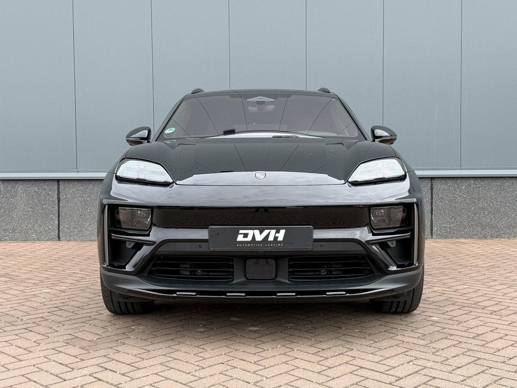 Porsche Macan Turbo 100 kWh PANO | TREKHAAK | 360, Auto's, Porsche, Automaat, Gebruikt, 591 km, Zwart