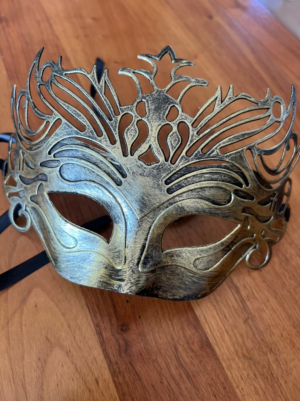 Venetiaans Masker - Elegant goudkleur Feestmasker, Ophalen of Verzenden, Nieuw, Halloween of Griezel