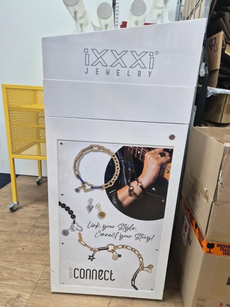 Ixxxi kasten 2 stuks, Sieraden, Tassen en Uiterlijk, Armbanden, Ophalen, Zo goed als nieuw, Wit