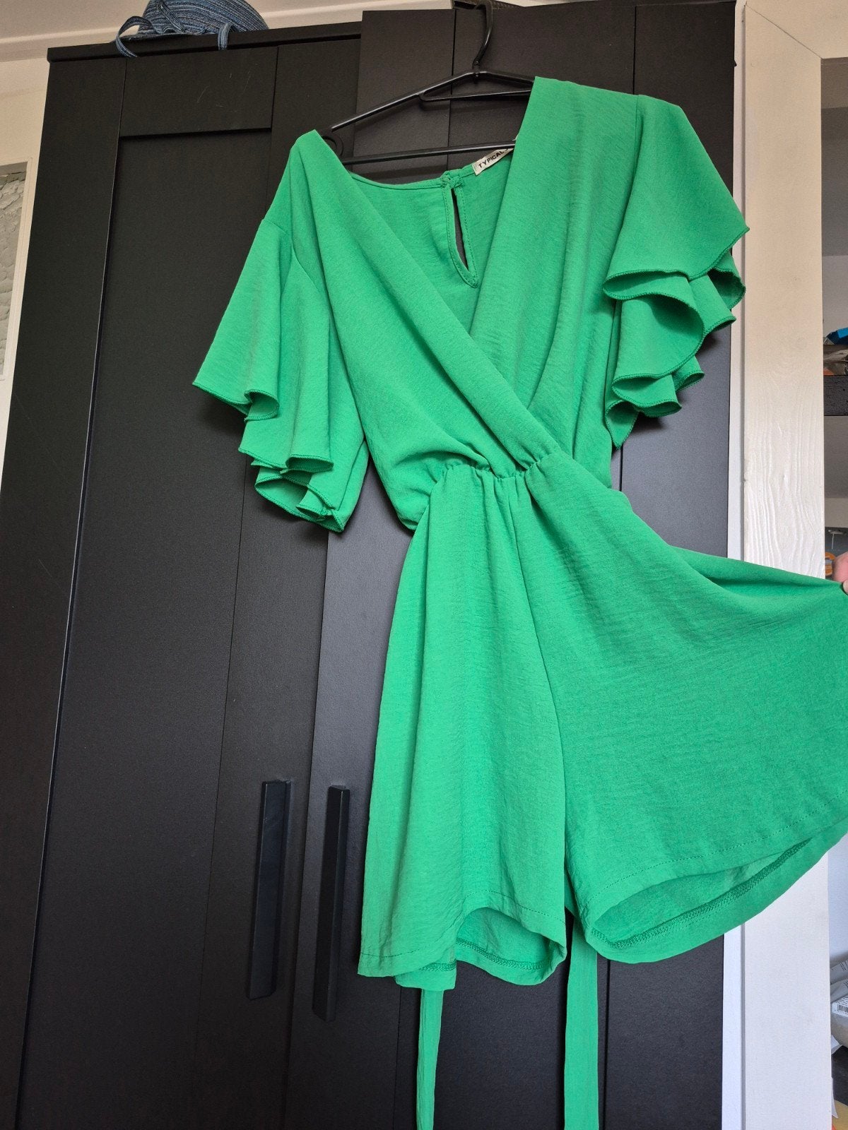 Groene Playsuit met Ruches en Elastische Taille, Maat 38/40 (M), Ophalen of Verzenden, Zo goed als nieuw, Typical