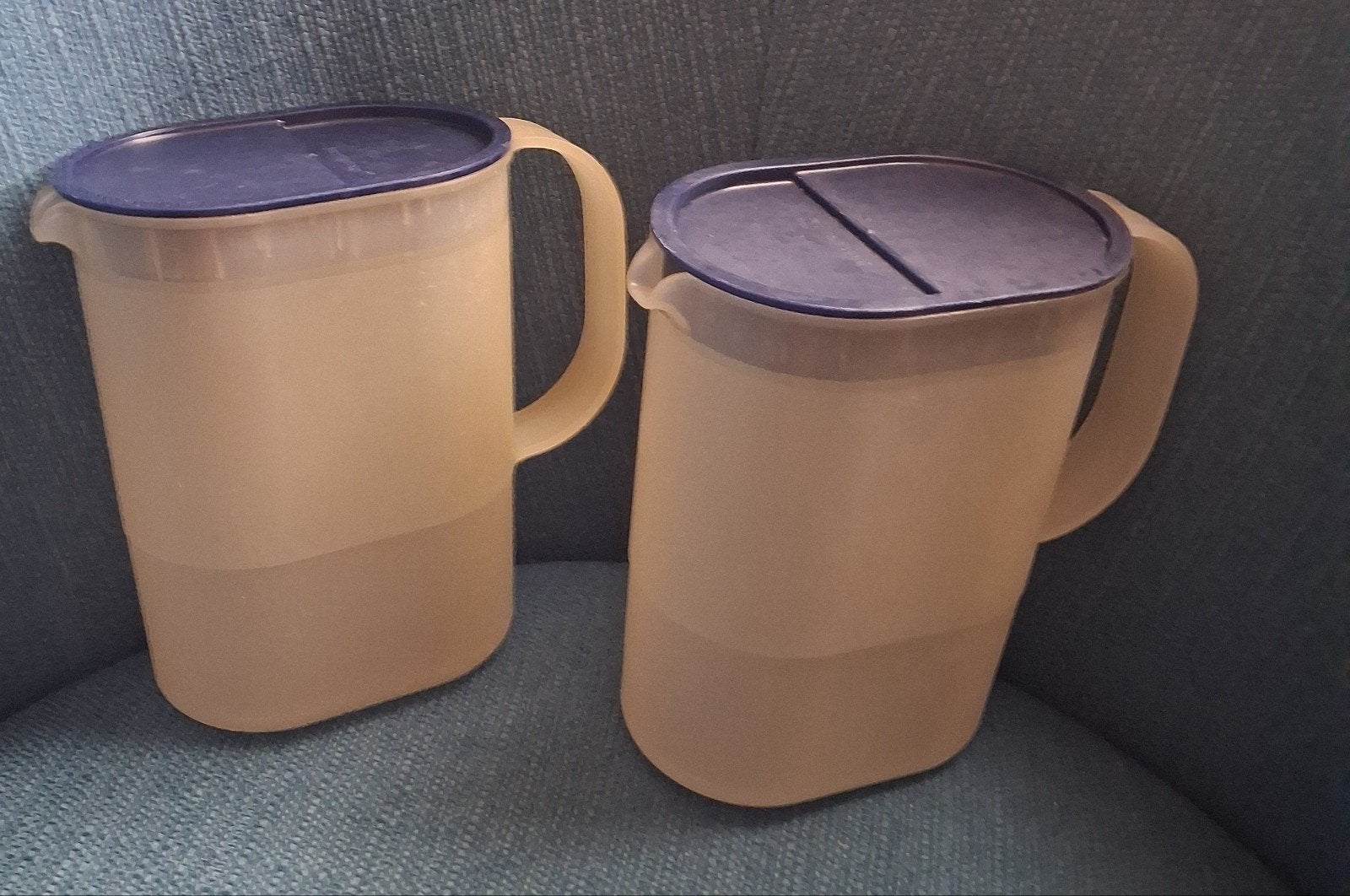 Tupperware kannen met deksel - 2 stuks 1 liter, Gebruikt, Blauw, Beker of Kan, Ophalen of Verzenden