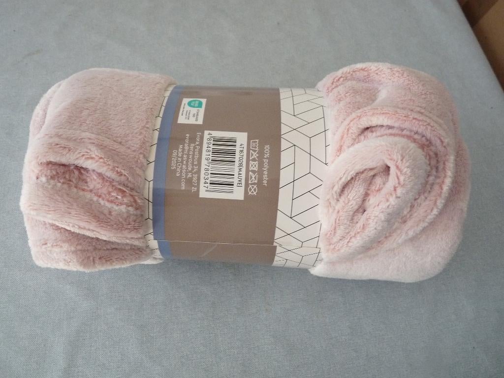 Mooie zacht roze fleece plaid woondeken afm 140x180 cm, Ophalen of Verzenden, Nieuw