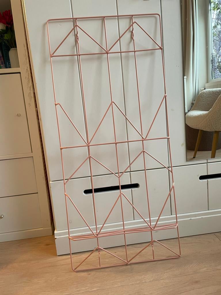 Roze metalen wandrek IKEA, Huis en Inrichting, Woonaccessoires | Krantenbakken en Lectuurbakken, Ophalen, Zo goed als nieuw