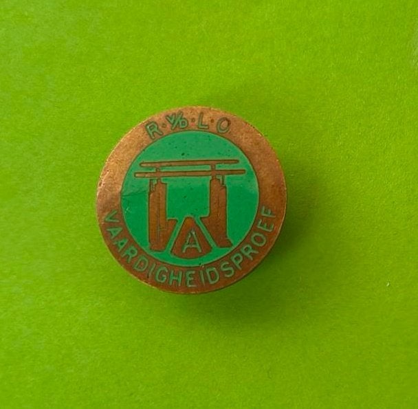 Speld broche vaardigheidsproef A, Ophalen of Verzenden, Zo goed als nieuw, Sport, Speldje of Pin