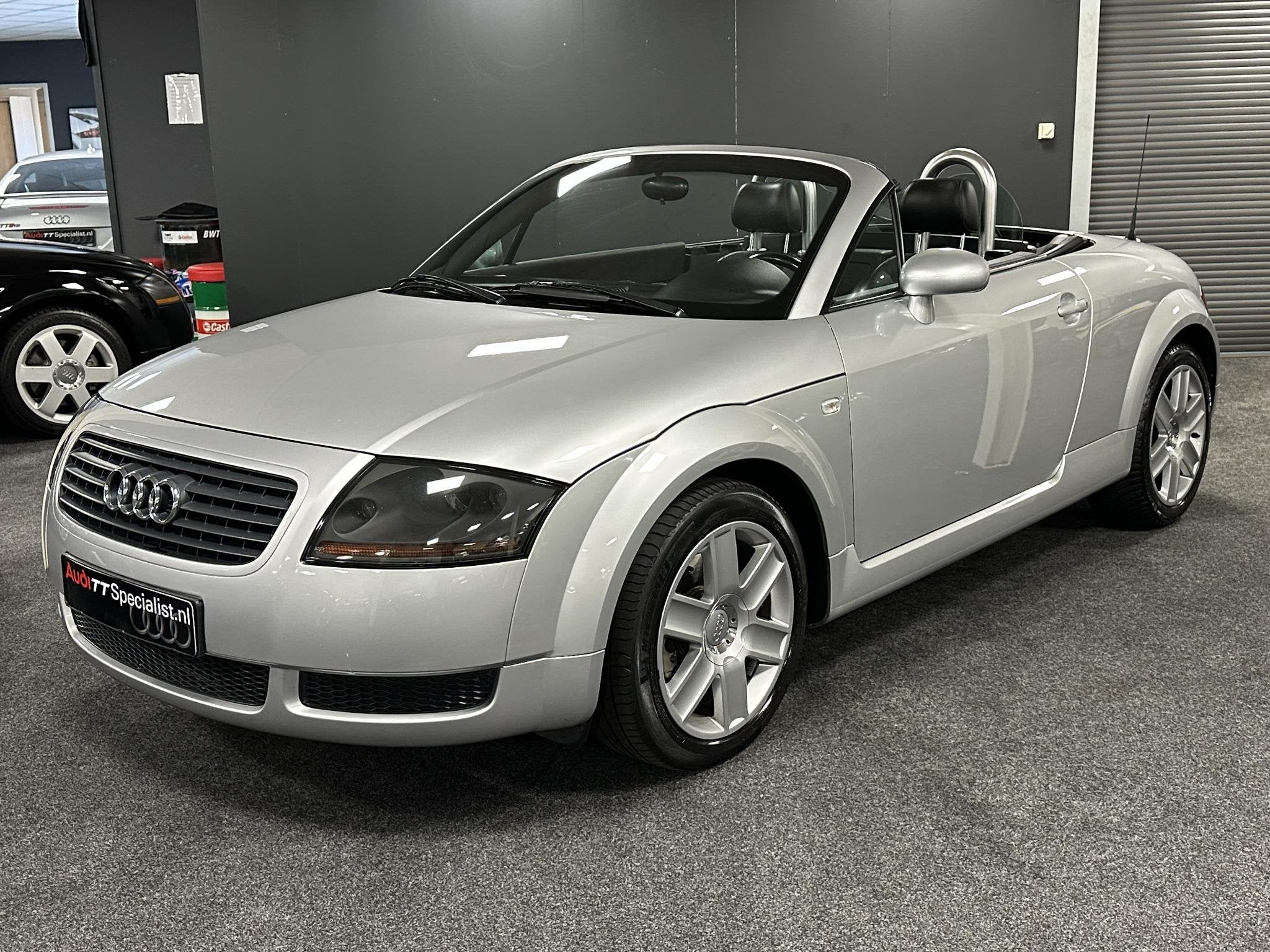 Audi TT Roadster 1.8 5V Turbo 180PK Nieuwe kap NL Auto, Voorwielaandrijving, TT, Gebruikt, Zwart