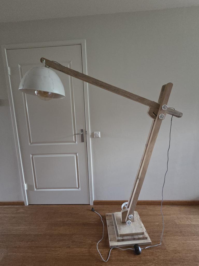 Verstelbare staande lamp van hout met industriële kap, Ophalen, Zo goed als nieuw, Hout, 150 tot 200 cm