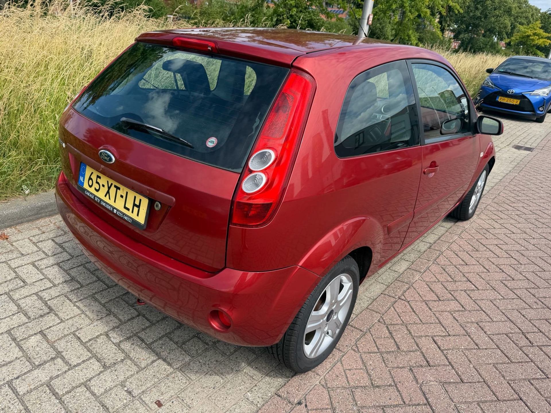 Ford Fiesta 1.6-16V Futura 101pk Automaat 2e eigenaar Airco, Auto's, Ford, 1596 cc, 4 cilinders, Metallic lak, 1023 kg
