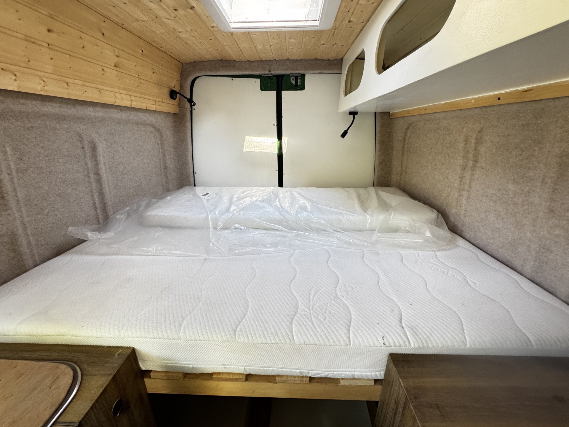 Volkswagen Crafter 32 2.0 TDI L2H2 STAHOOGTE (bj 2013), Caravans en Kamperen, Buscamper of Camperbus, Volkswagen, De Automediair