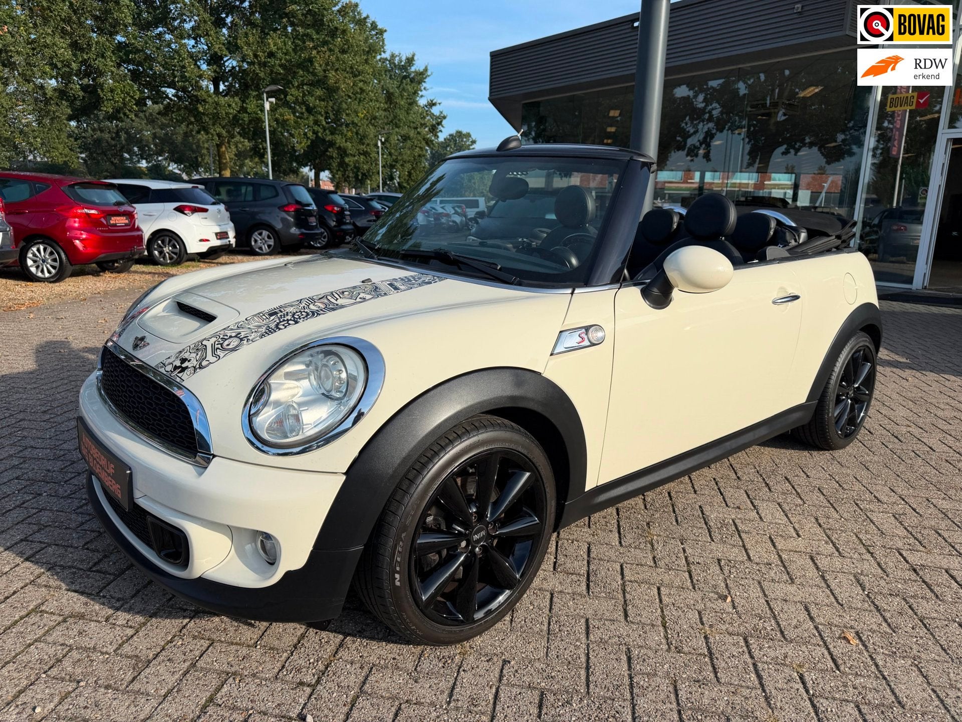 Mini Mini Cabrio 1.6 Cooper S, MR Bean Uitvoering, Navigatie, Voorwielaandrijving, Euro 5, Gebruikt, Zwart