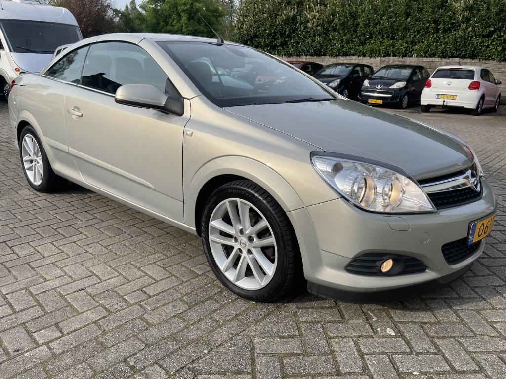 Opel Astra TwinTop 1.6 Temptation airco (bj 2007), Voorwielaandrijving, 745 kg, Gebruikt, 4 cilinders