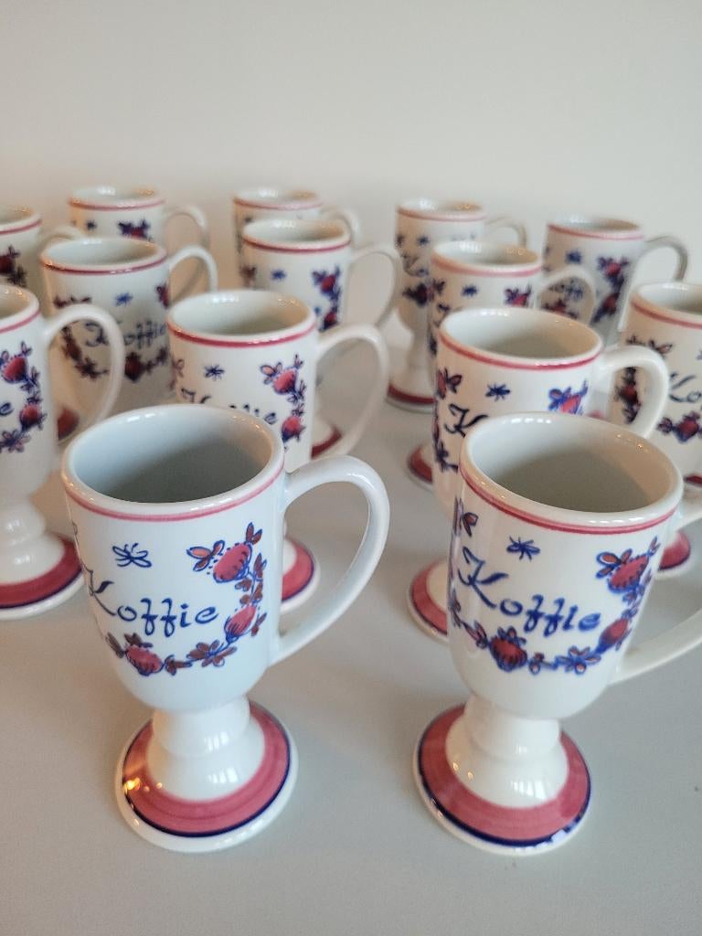 Zenith Gouda Koffiebekers met oor 18x item 2073, Antiek en Kunst, Ophalen