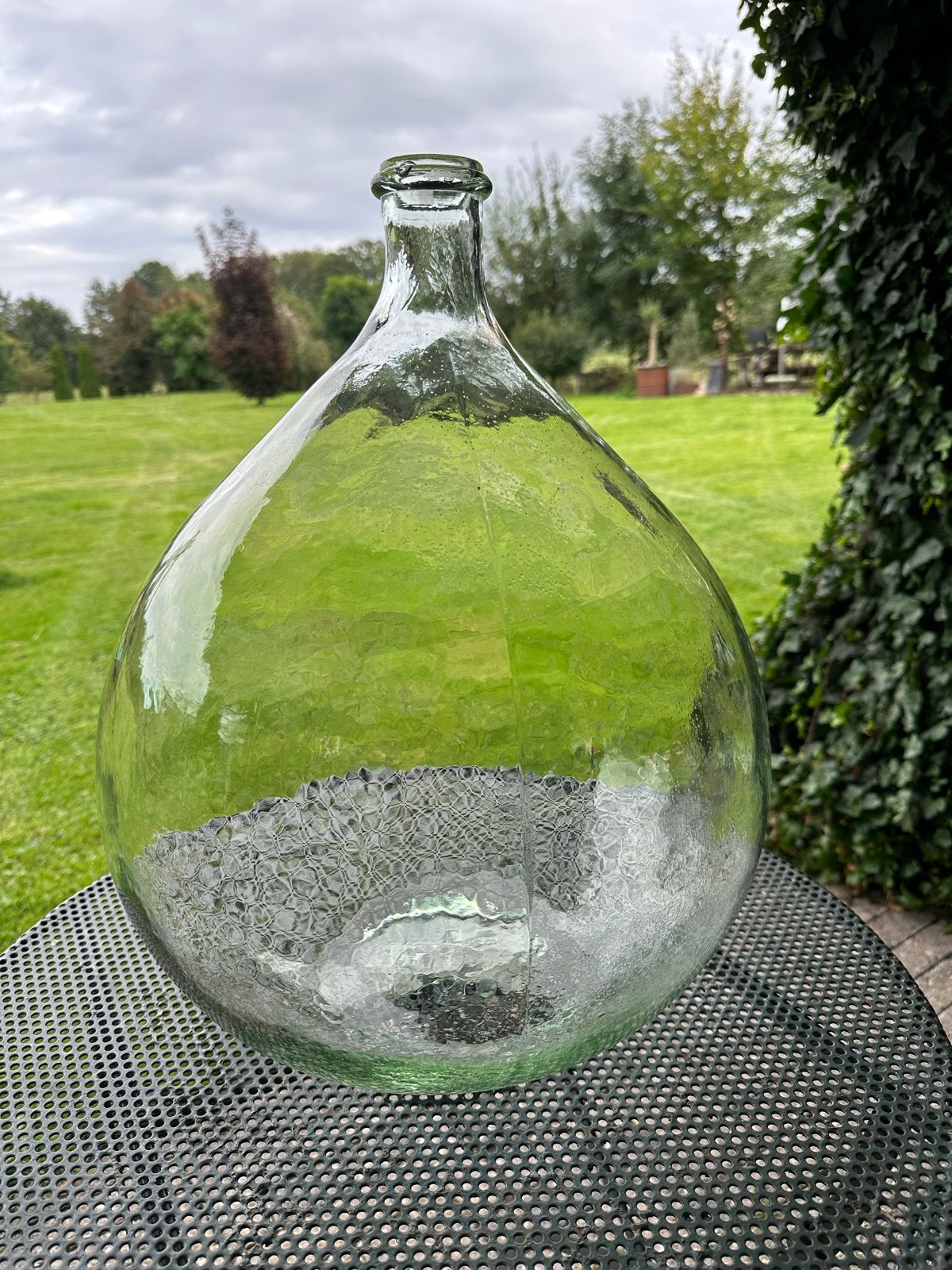 Grote glazen gistfles, Ophalen