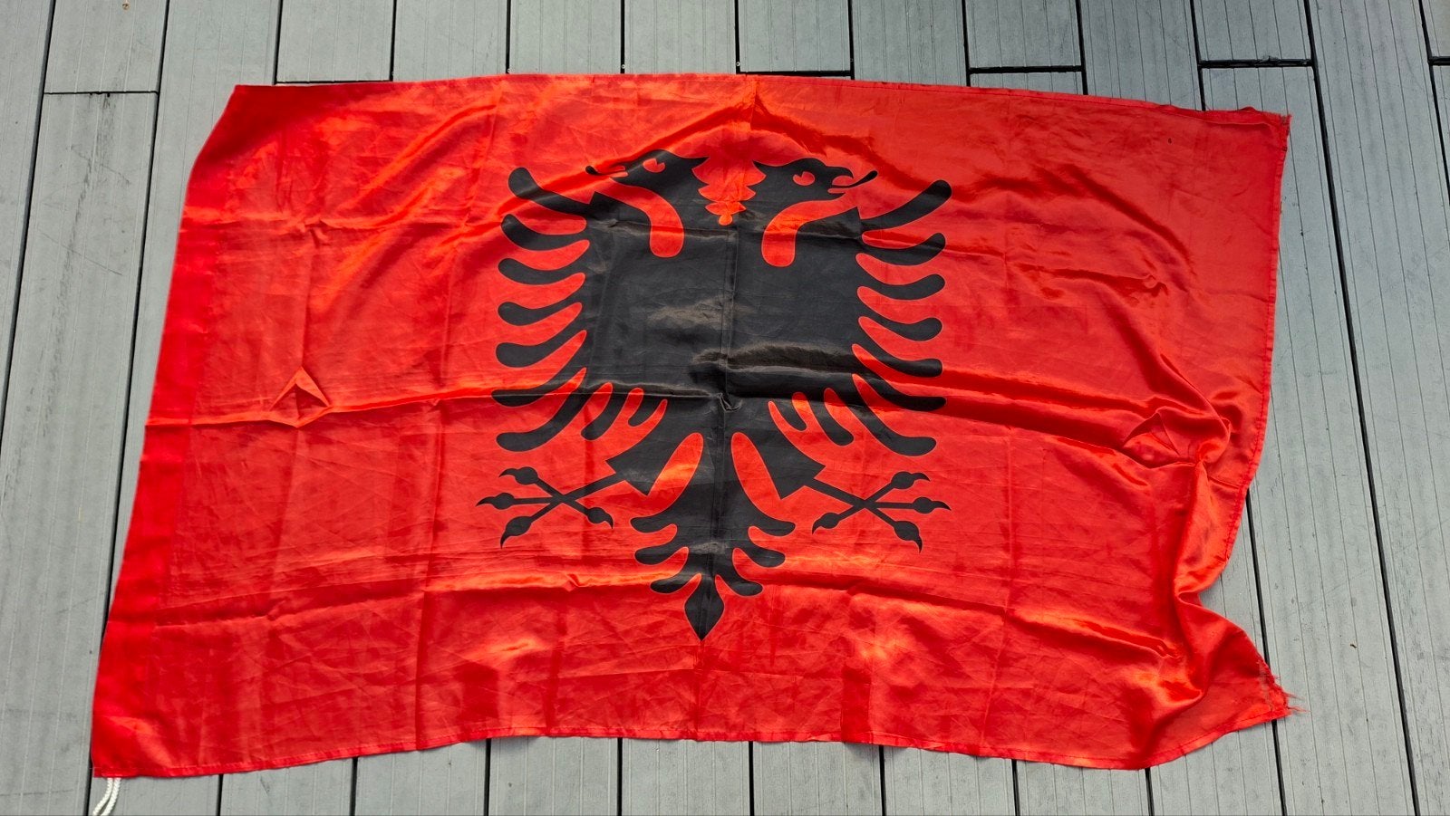 Vlag van Albanië, Ophalen, Gebruikt