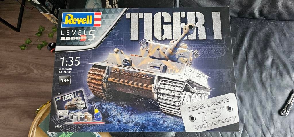 Revell Tiger 1 Bouwpakket special edition 75 years, Hobby en Vrije tijd, Modelbouw | Auto's en Voertuigen, Tank, Revell, Groter dan 1:32