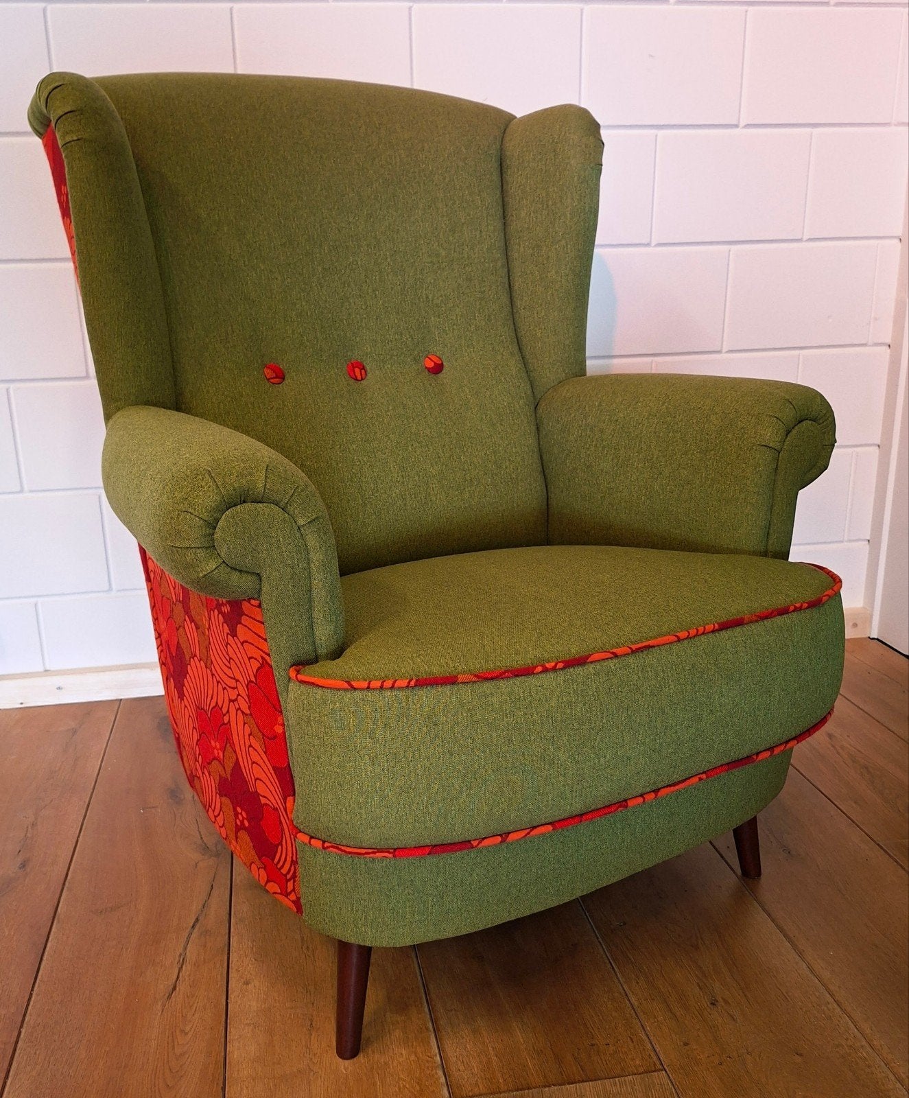 Vintage Stoel, Kleurrijk Design, Nieuwstaat, Refurbished, Hout, Ophalen of Verzenden, Zo goed als nieuw, Design Vintage Midcentury Jaren 60/70