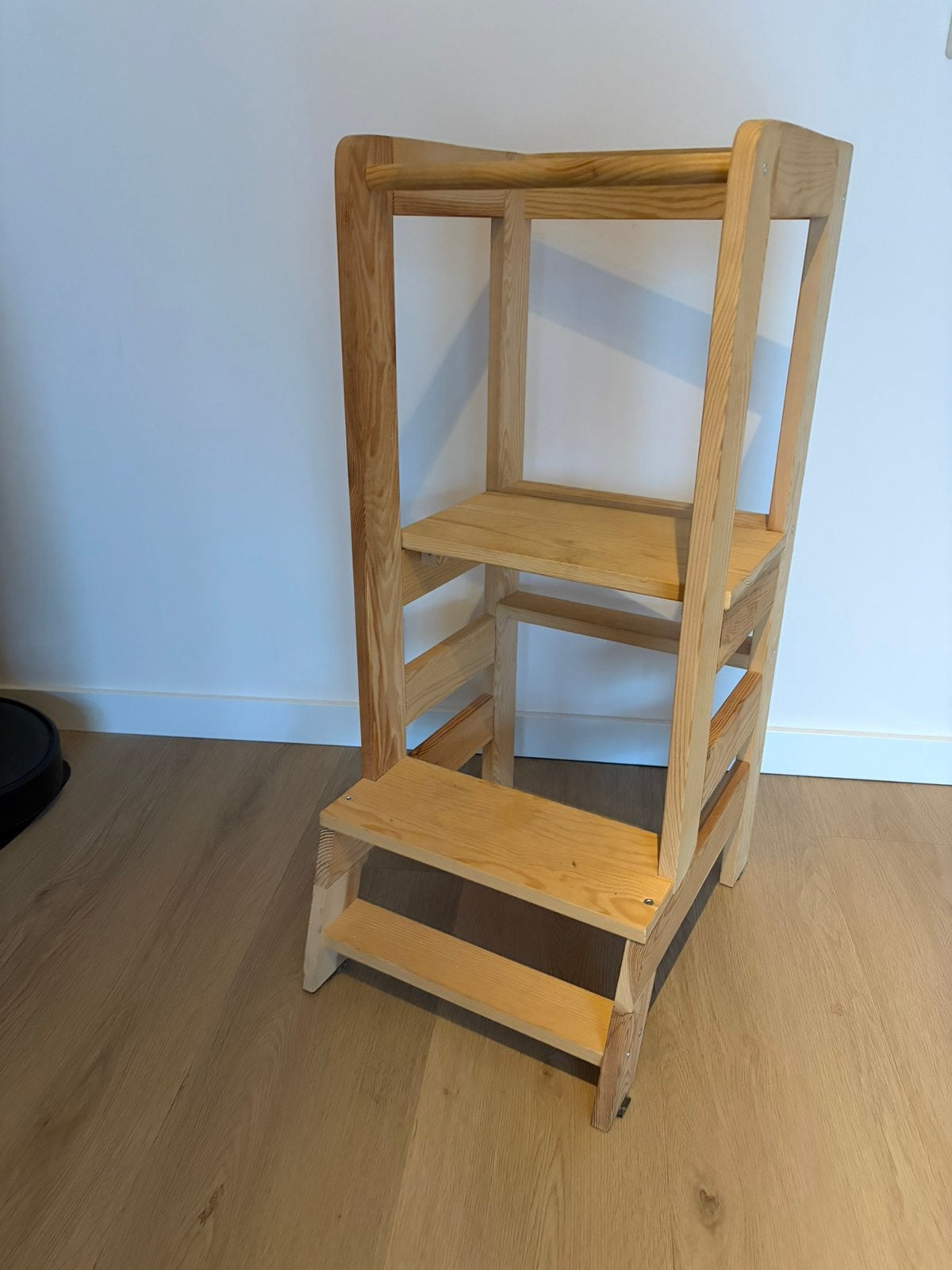Twee houten Leertorens voor Kind - Montessori Keukenhulp