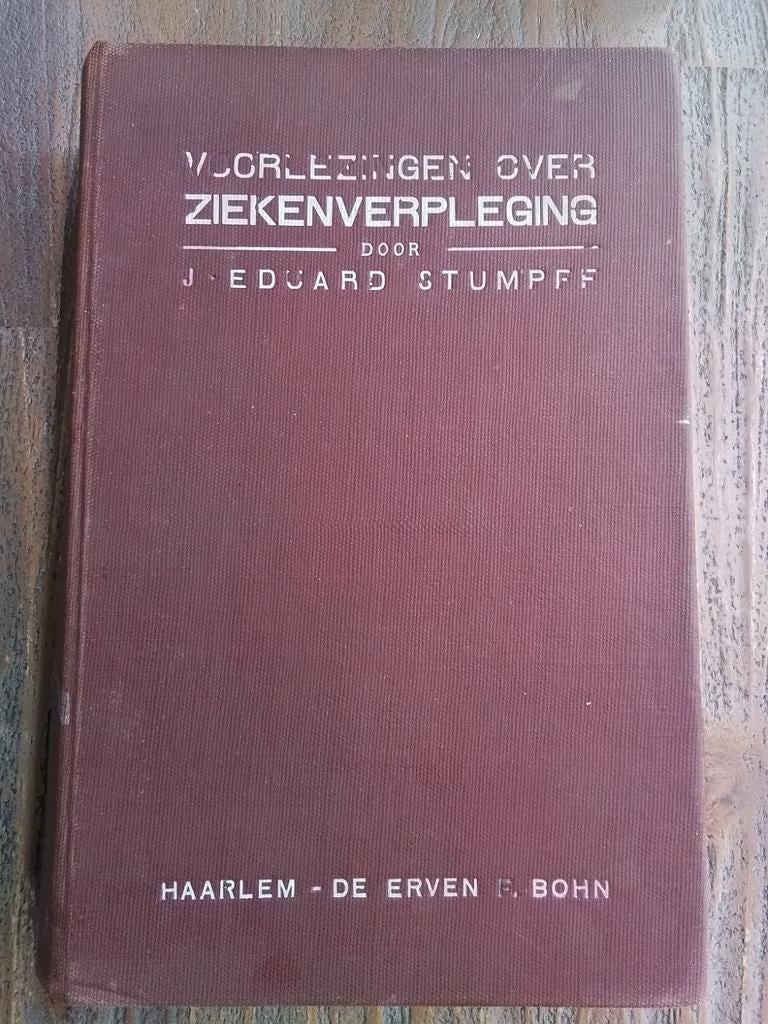 Lesboek over ziekenverpleging  uit 1926/ in nette staat, Verzenden, Gelezen, Overige onderwerpen