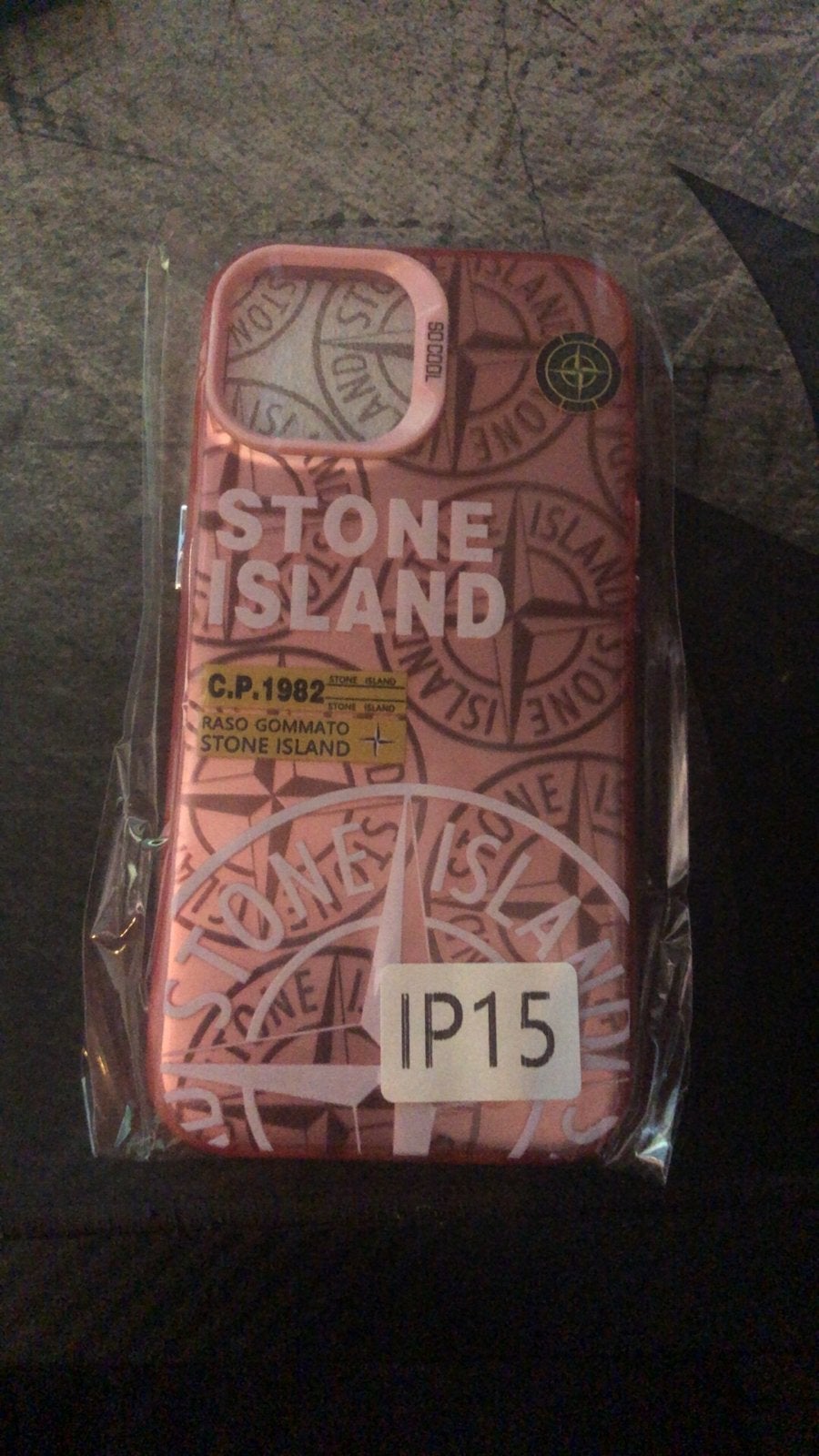 Stone Island iPhone 15 Hoesje - Roze/Zwart, Telecommunicatie, Kunststof, IPhone 15, Nieuw, Hoesje of Tasje
