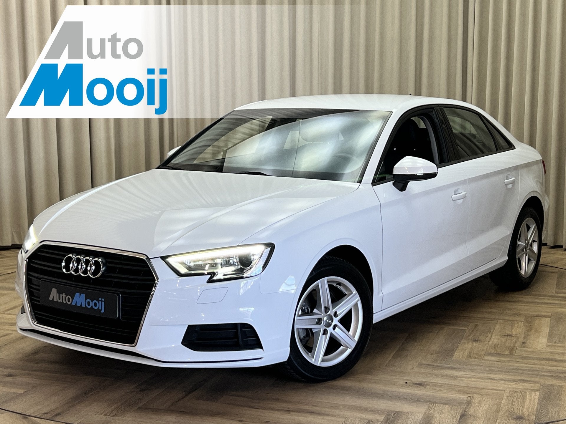 Audi A3 Limousine 30 TFSI *1e Eigenaar!* Xenon/LED / Navigat, Auto's, Audi, Stof, Gebruikt, 116 pk, Wit