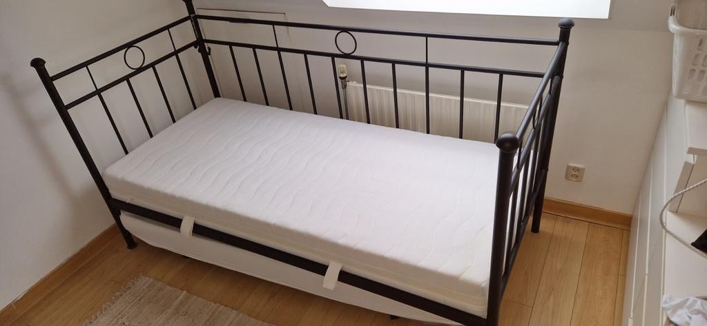 Eenpersoonsbed 90 x 200 cm + eventueel onderschuifbed, Ophalen