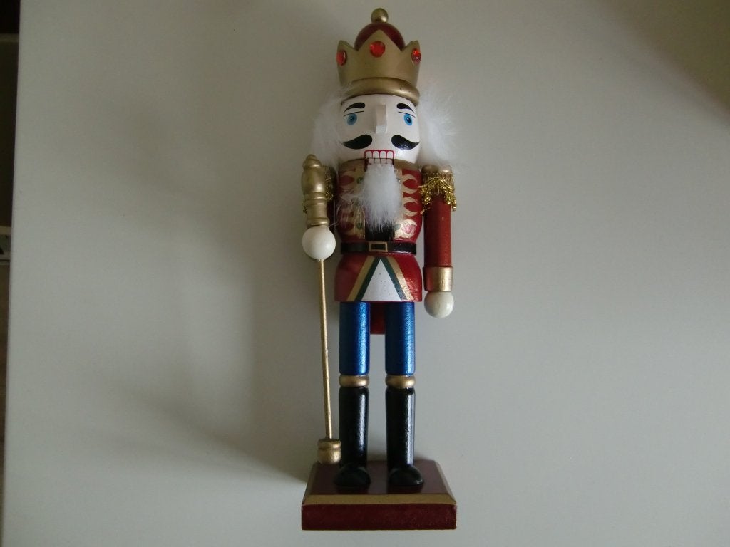 31D2: Notenkraker rood / blauw / goud  (zgan), Diversen, Ophalen of Verzenden, Zo goed als nieuw