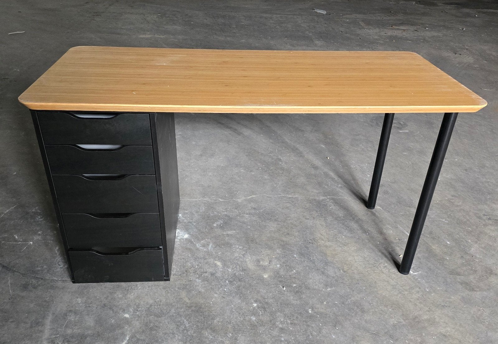IKEA bureau van bamboe blad ANFALLARE met zwart ALEX ladeblo, Ophalen, Met lades, Gebruikt, Hout