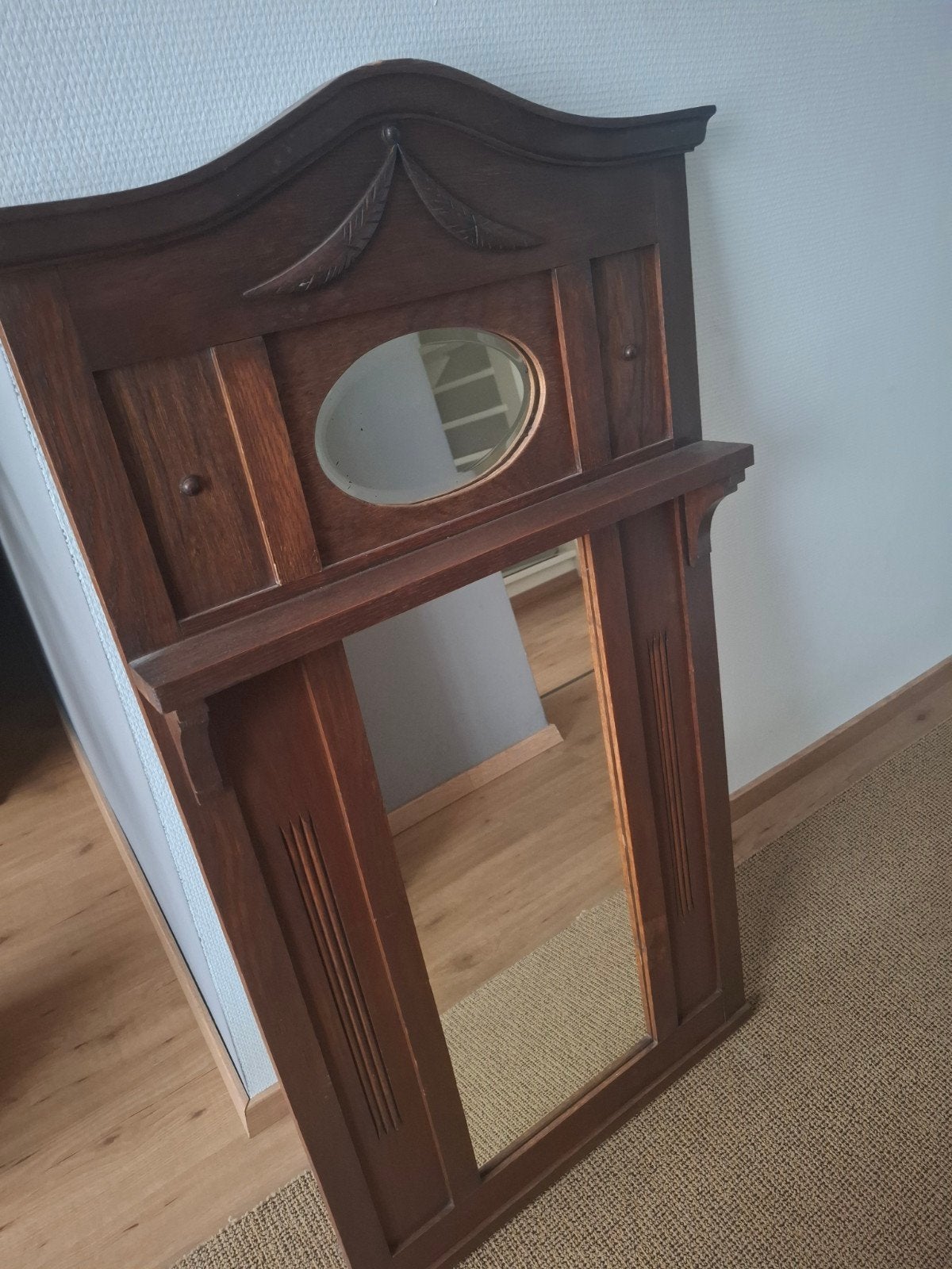Antieke houten spiegel met sierlijke details, Ophalen