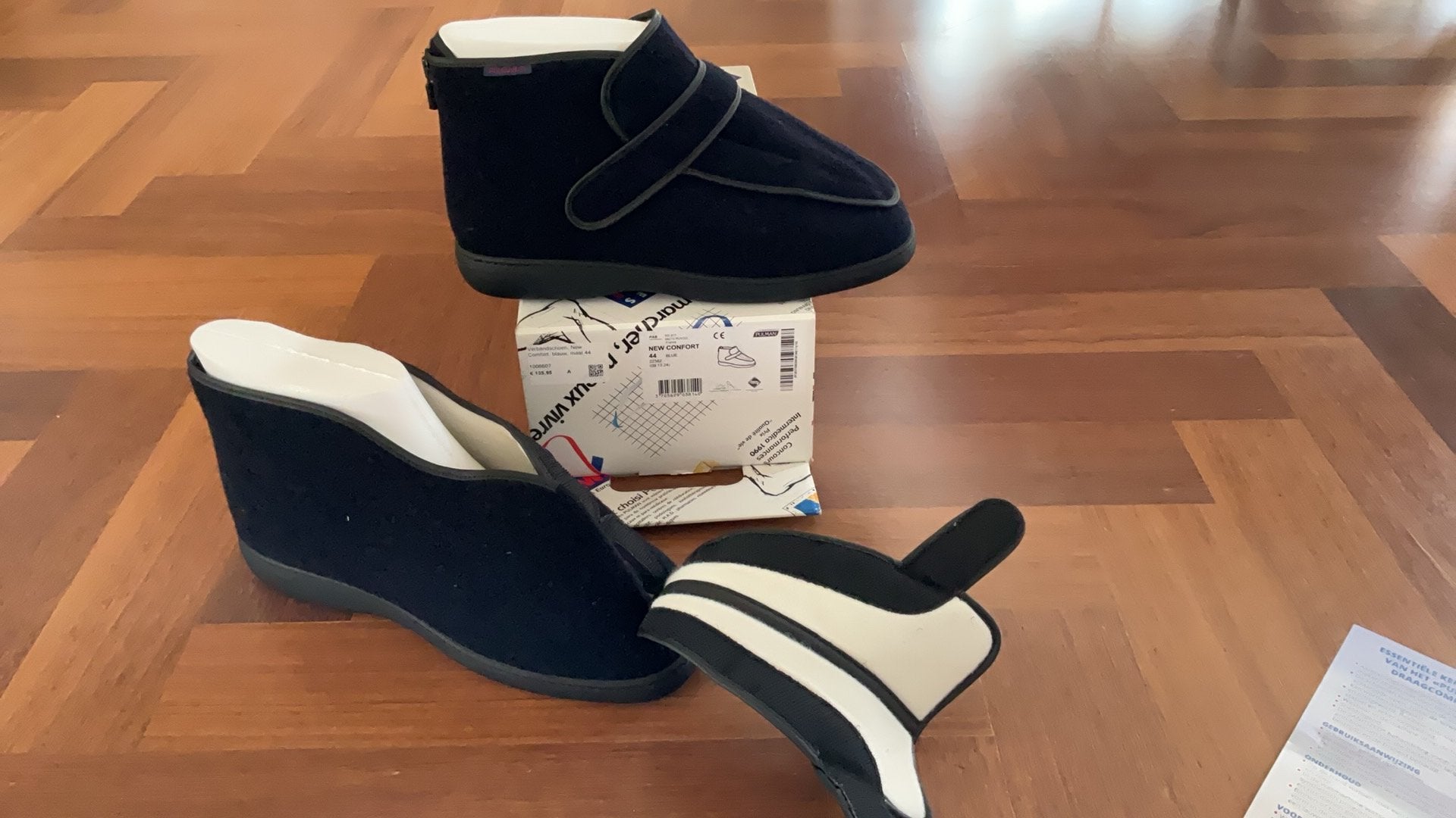 Pantoffels, verbandschoenen., Ophalen, Blauw, Zo goed als nieuw, Pantoffels of Sloffen