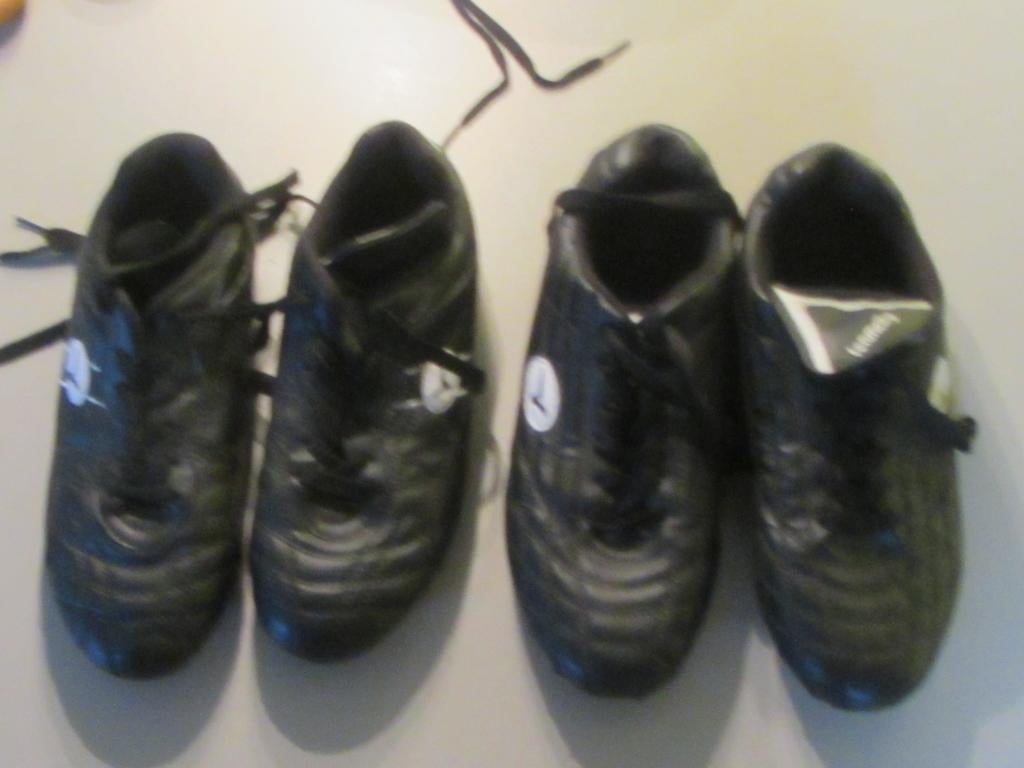 voetbalschoenen 37 en 40 Teamcity zwart, Maat XS of kleiner, Schoenen, Ophalen of Verzenden, Zo goed als nieuw