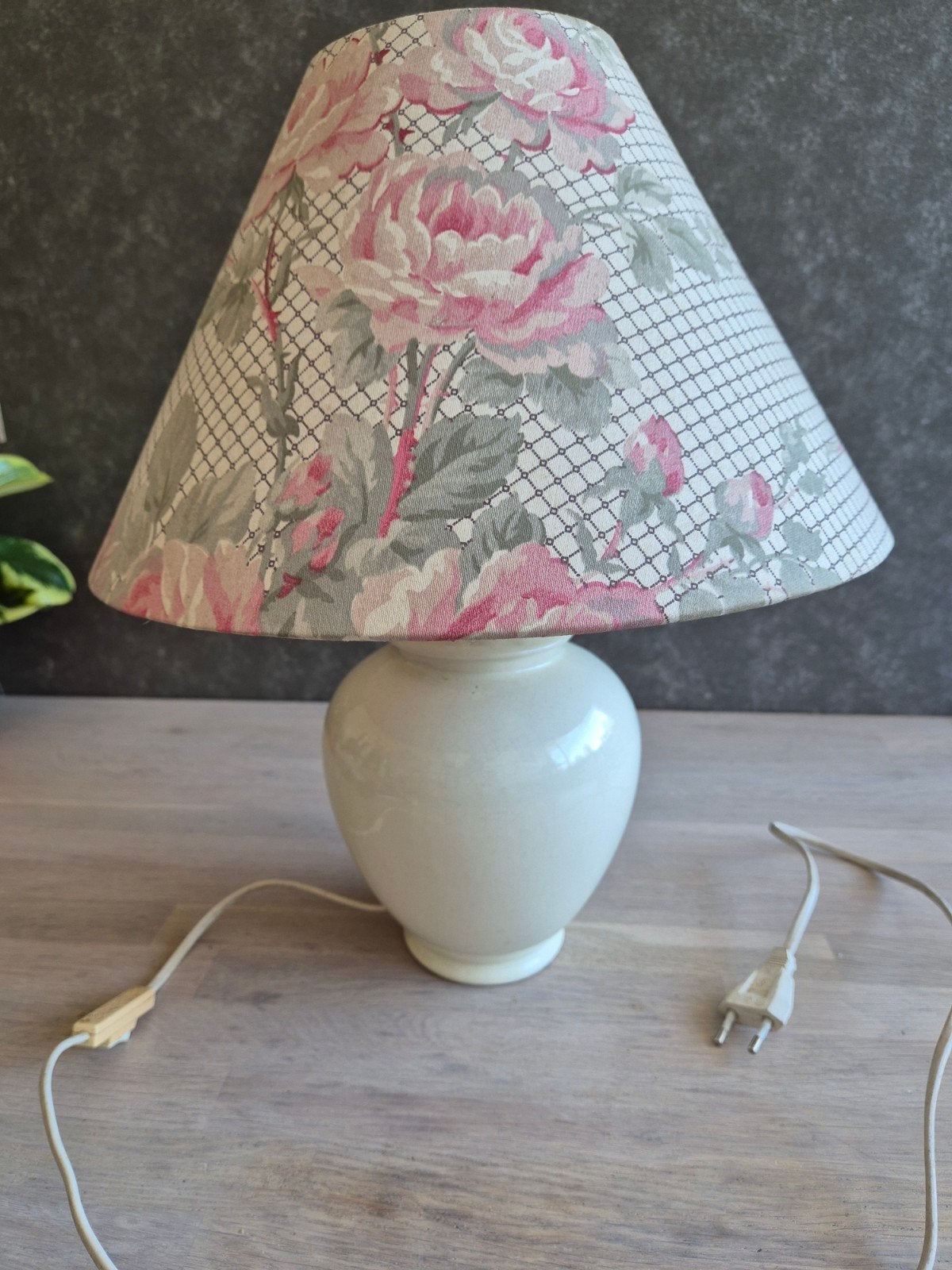 Vintage tafellamp met bloemenprint kap, Met schakelaar, Gebruikt, Overige merken, Vintage