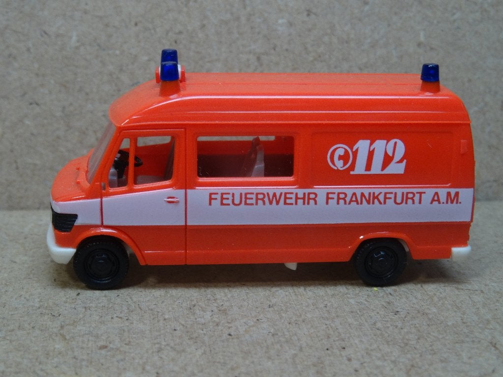 HERPA 1/87, MERCEDES FW FRANKFURT 112, Zie Foto`s, Ophalen of Verzenden, Zo goed als nieuw, Bus of Vrachtwagen, Herpa