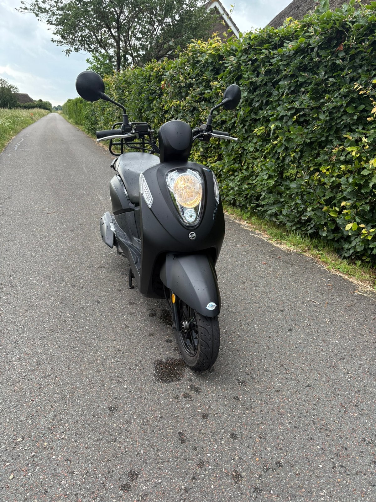 Sym mio 50i 2023 brom (4628 km), Fietsen en Brommers, Scooters | SYM, Ophalen, Zo goed als nieuw, Benzine, Mio