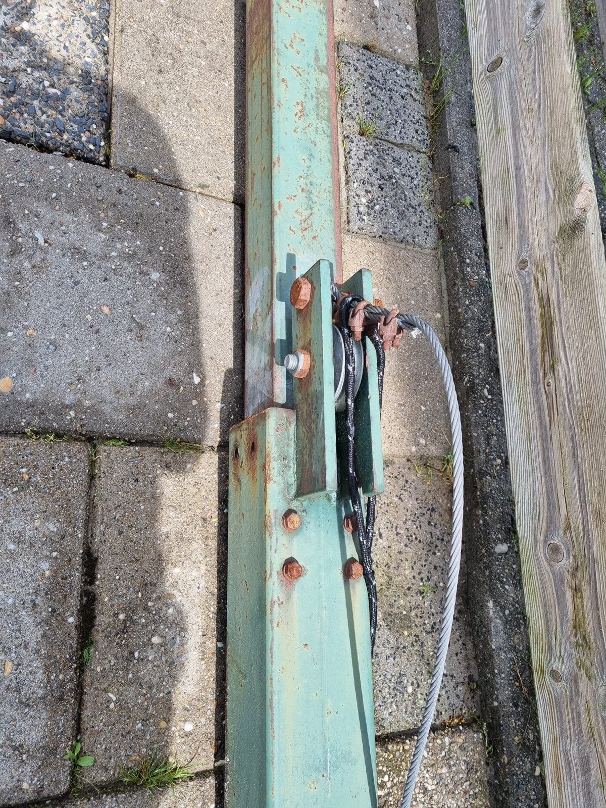 Kokermast, Ophalen, Niet werkend, Mast