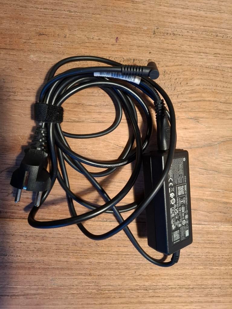 Originele HP adapter 45w met DC connector, Computers en Software, Laptop-opladers, Verzenden
